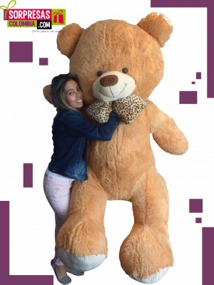 Oso Peluche Gigante a Domicilio Bogota de 130 cms de alto, midiendolo  parado.