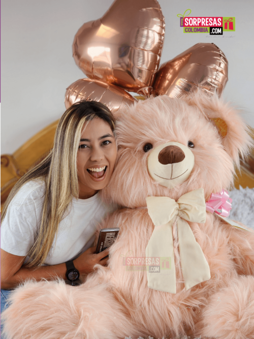 Oso Peluche Gigante a Domicilio Bogota de 130 cms de alto, midiendolo  parado.